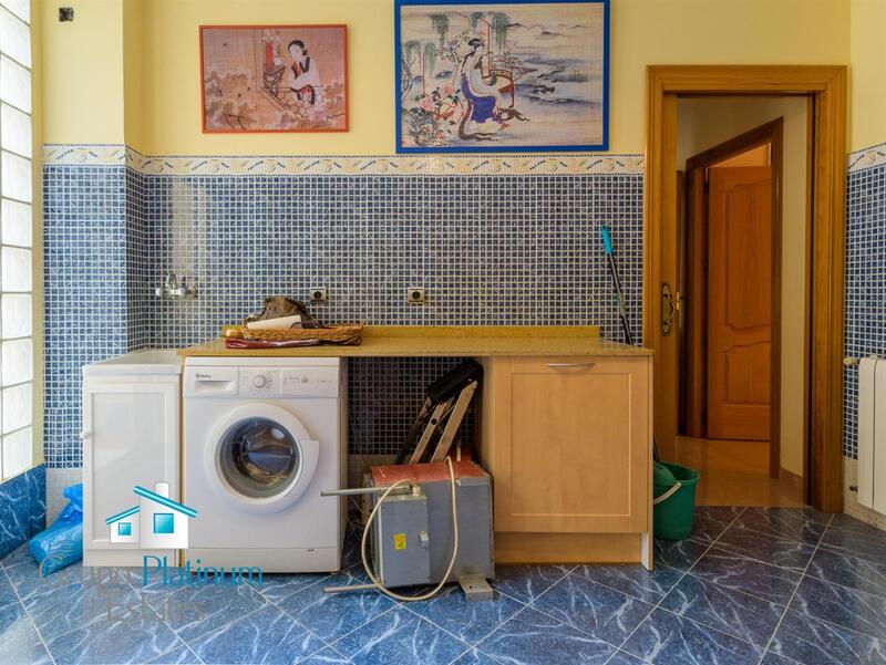 6 bedroom Villa for sale