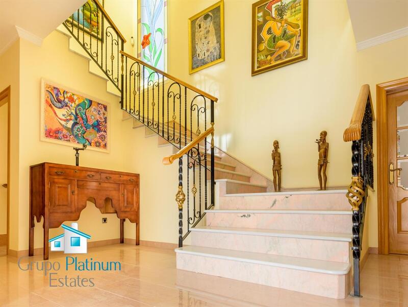 6 bedroom Villa for sale