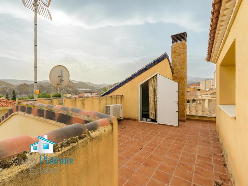 6 bedroom Villa for sale