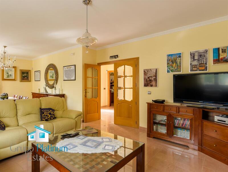 6 bedroom Villa for sale