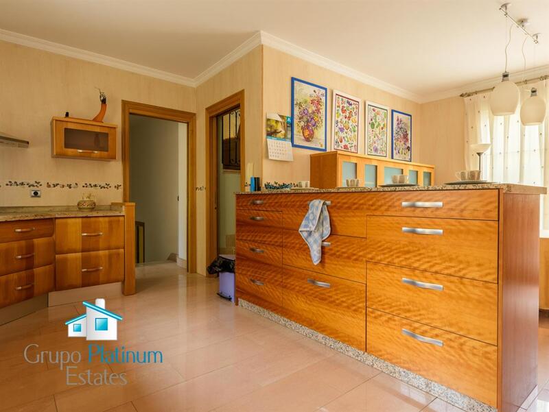 6 bedroom Villa for sale