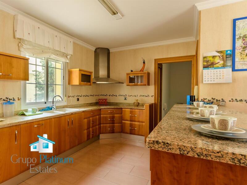 6 bedroom Villa for sale