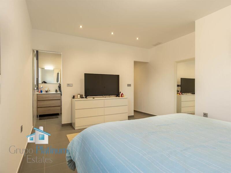 4 Cuarto Villa en venta