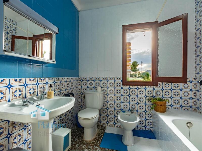 3 спальная комната городская тюрьма продается