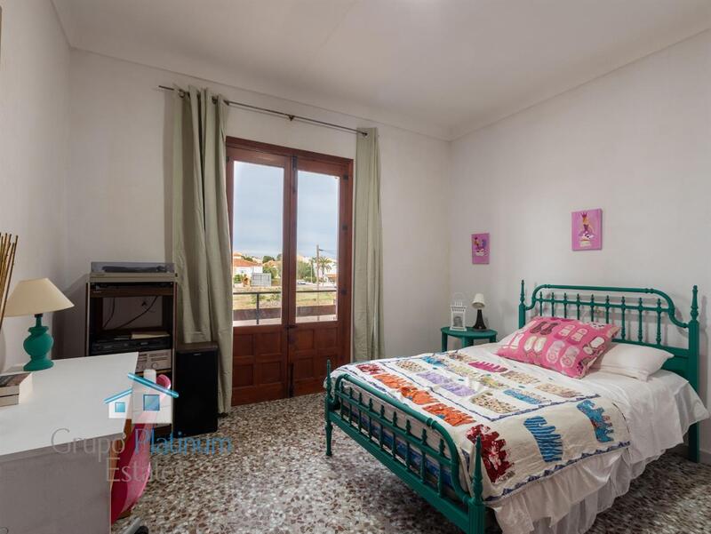 3 спальная комната городская тюрьма продается