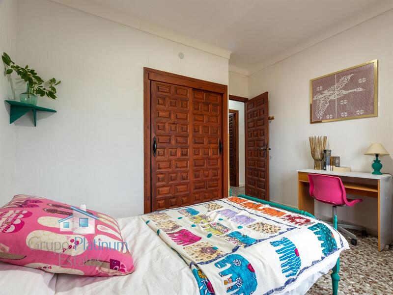 3 спальная комната городская тюрьма продается