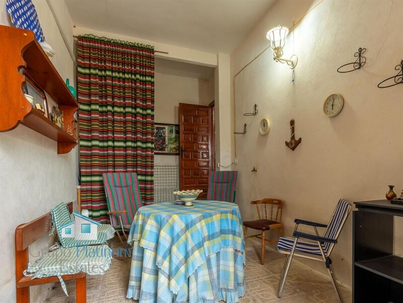 3 спальная комната городская тюрьма продается