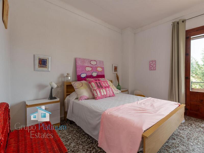 3 спальная комната городская тюрьма продается