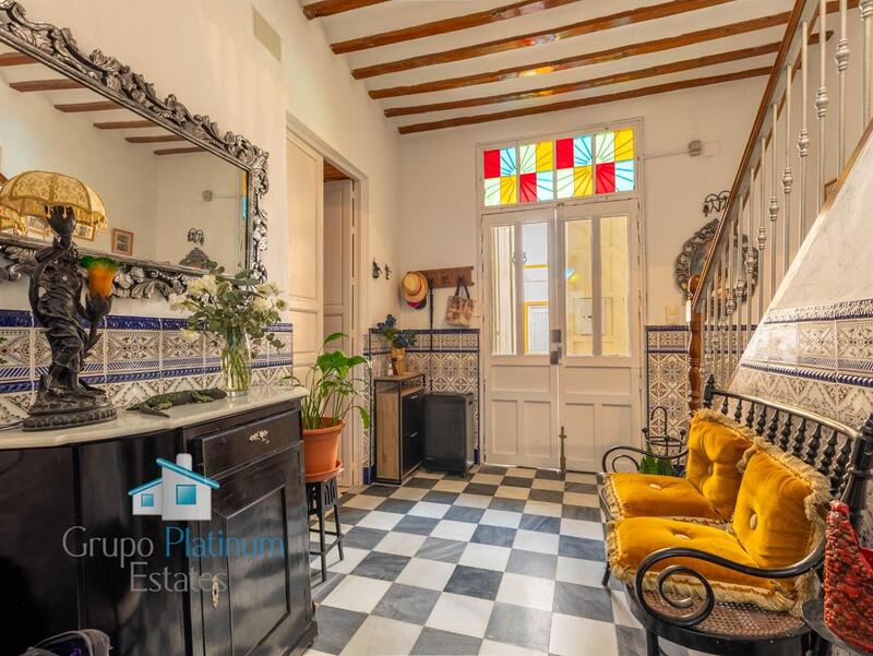 4 bedroom Townhouse for sale