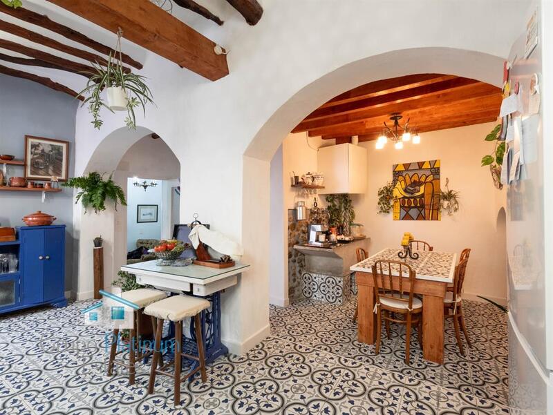 4 bedroom Townhouse for sale