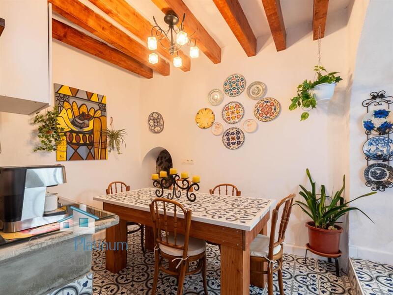 4 bedroom Townhouse for sale