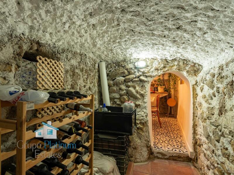 4 bedroom Townhouse for sale