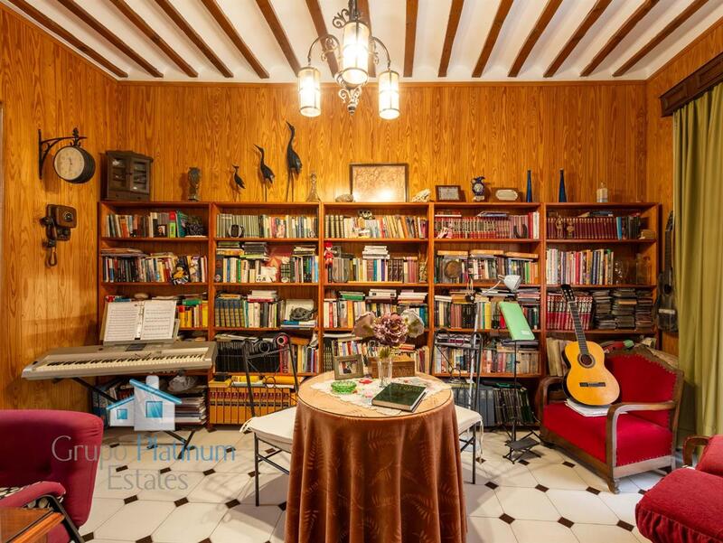 4 bedroom Townhouse for sale