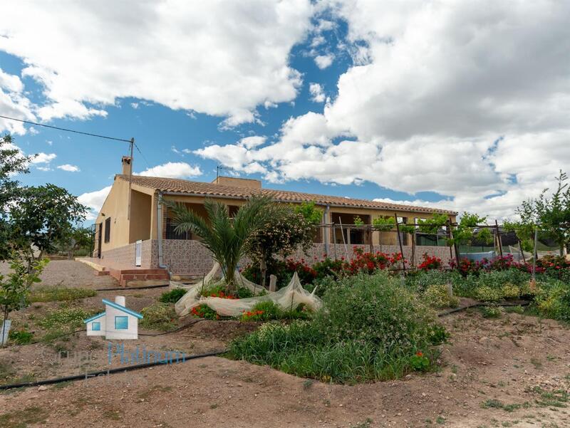 4 bedroom Apartment for sale