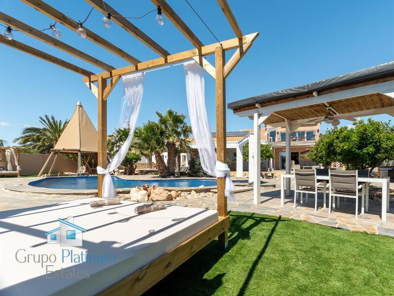 6 bedroom Villa for sale