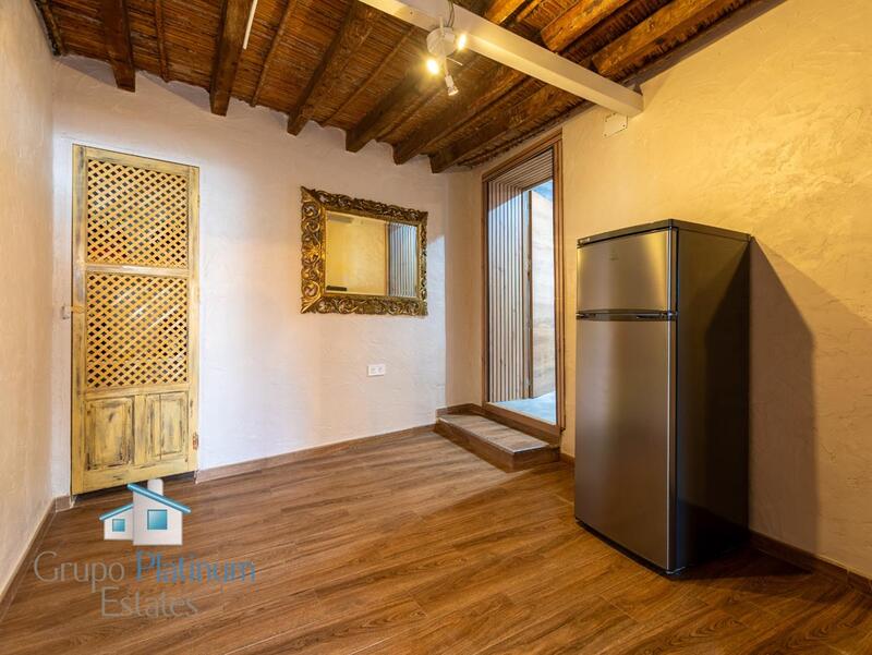 6 bedroom Villa for sale