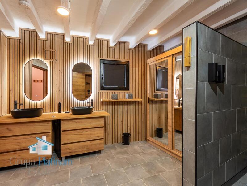 6 bedroom Villa for sale