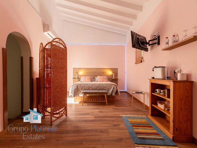 6 bedroom Villa for sale