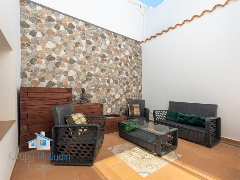 6 bedroom Villa for sale