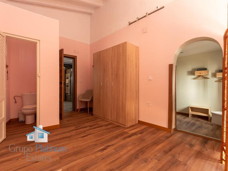6 bedroom Villa for sale
