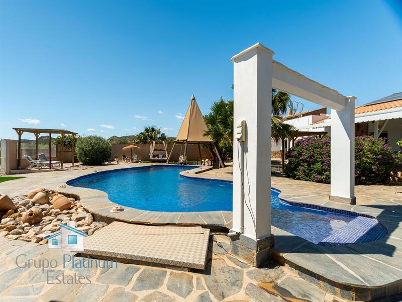 6 bedroom Villa for sale