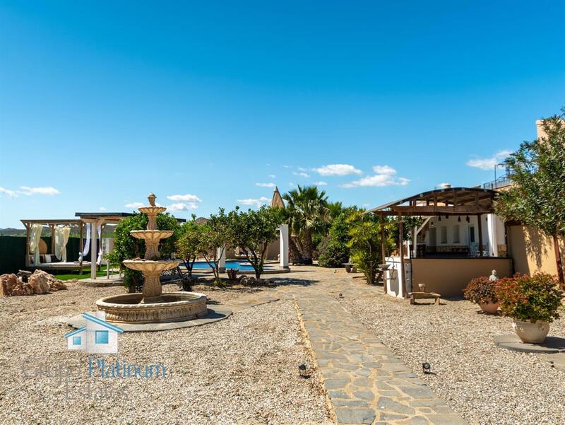 6 bedroom Villa for sale