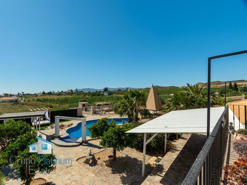 6 bedroom Villa for sale
