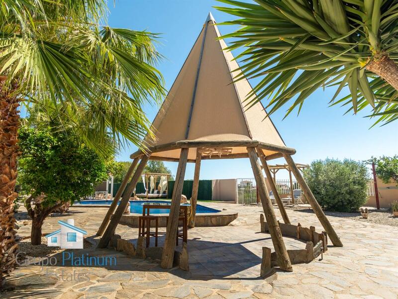6 bedroom Villa for sale