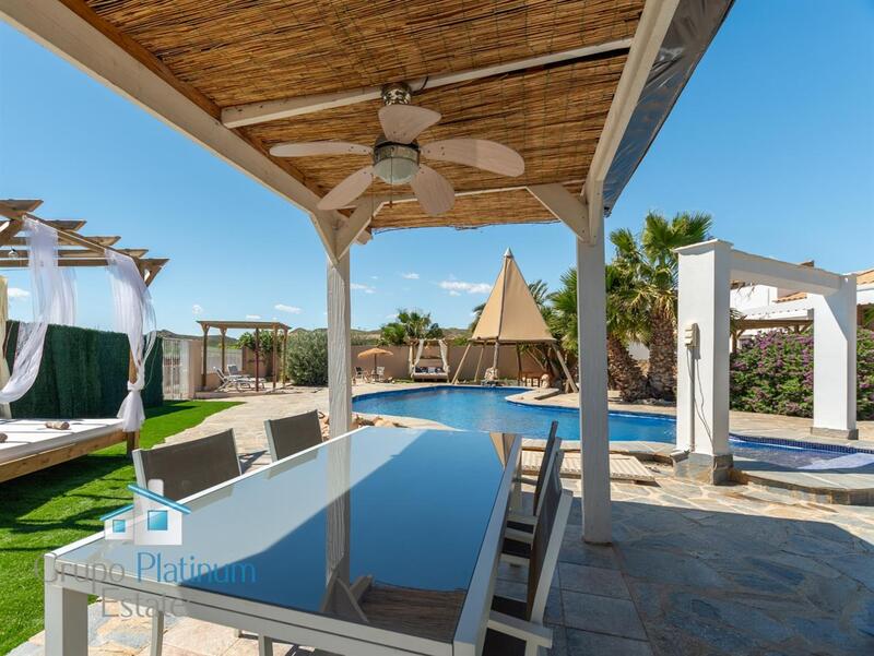 6 bedroom Villa for sale