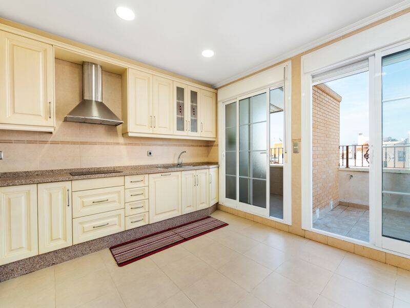 4 bedroom Apartment for sale