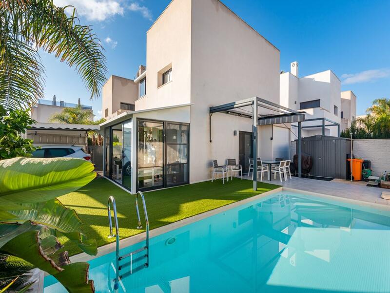 Villa til salgs i Rojales, Alicante