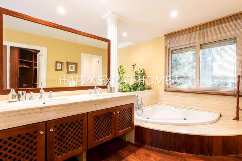 6 Cuarto Villa en venta
