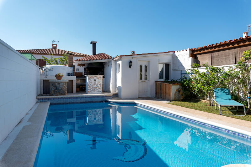 Cave House for Long Term Rent in Sant Pere de Ribes, Barcelona