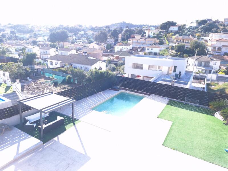 4 спальная комната вилла продается