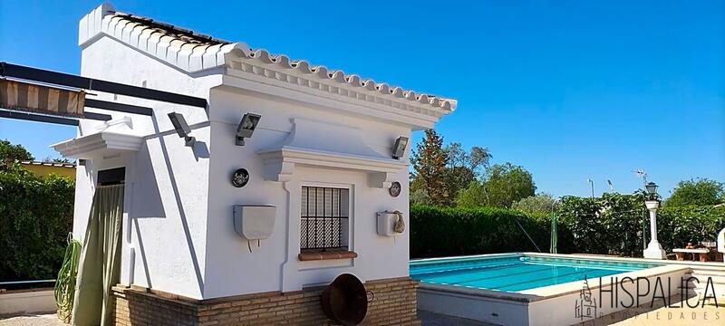 Villa for sale in Sanlucar la Mayor, Sevilla