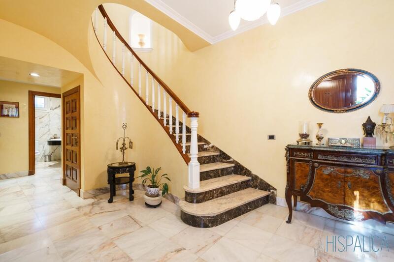 Villa for sale in Sevilla, Sevilla