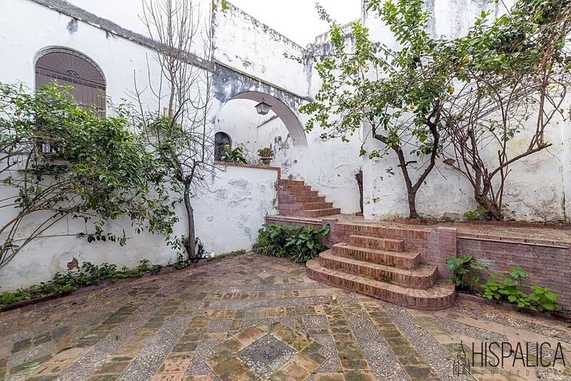 10 bedroom Villa for sale