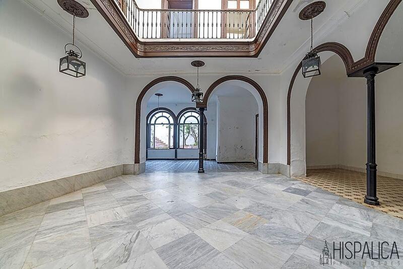 10 bedroom Villa for sale