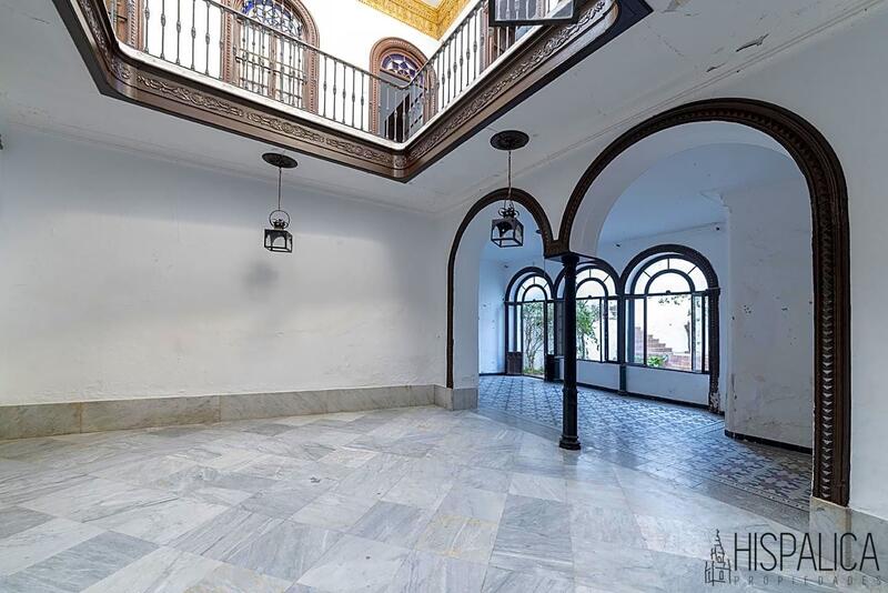 10 bedroom Villa for sale