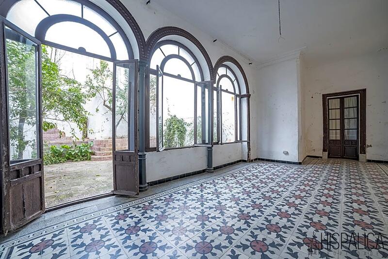 10 bedroom Villa for sale