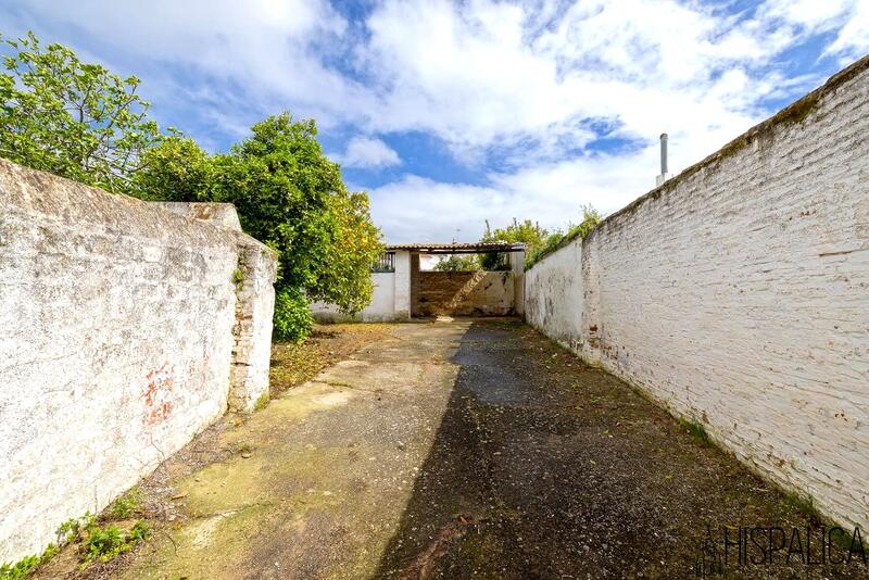 7 bedroom Townhouse for sale