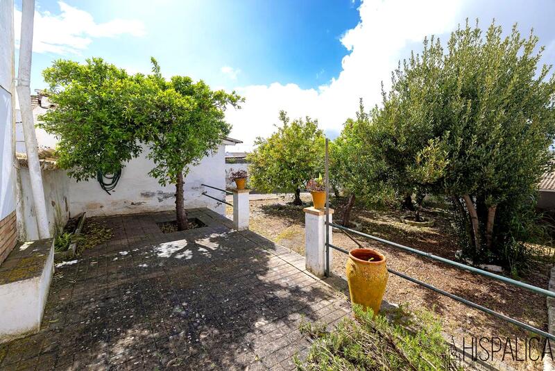 7 bedroom Townhouse for sale