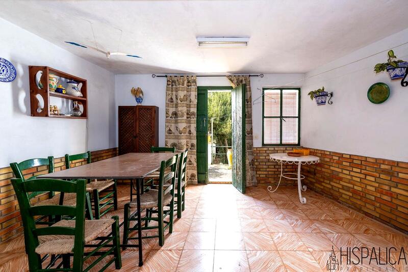 7 bedroom Townhouse for sale