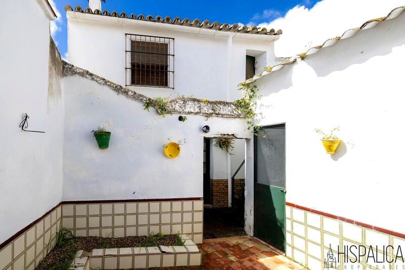 7 bedroom Townhouse for sale