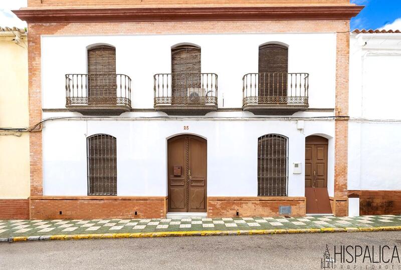 7 bedroom Townhouse for sale