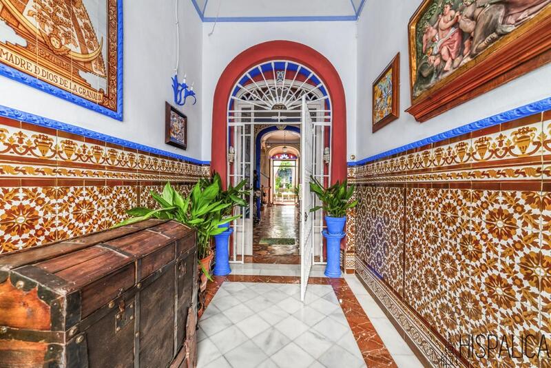 7 bedroom Townhouse for sale