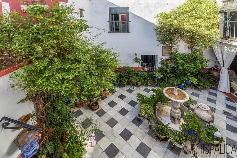 7 bedroom Townhouse for sale