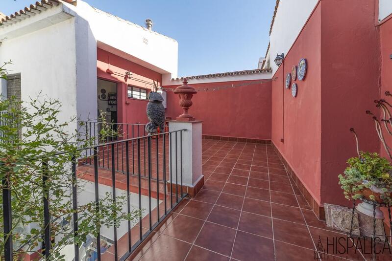 7 bedroom Townhouse for sale
