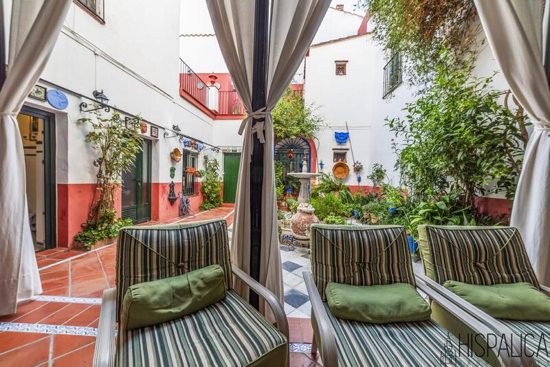 7 bedroom Townhouse for sale