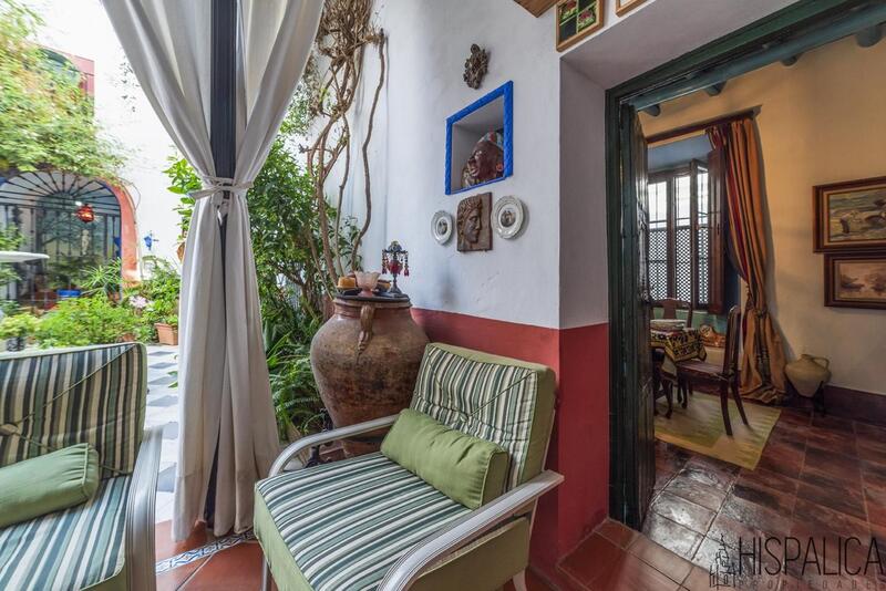 7 bedroom Townhouse for sale